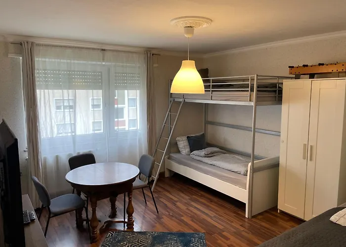 Schoene In Ruhiger Lage 아파트 *